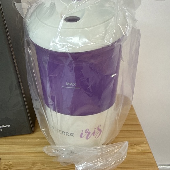 doTERRA Iris Limited Edition Portable Ultrasonic Essential Oil USB Diffuser MIB - Picture 2 of 9